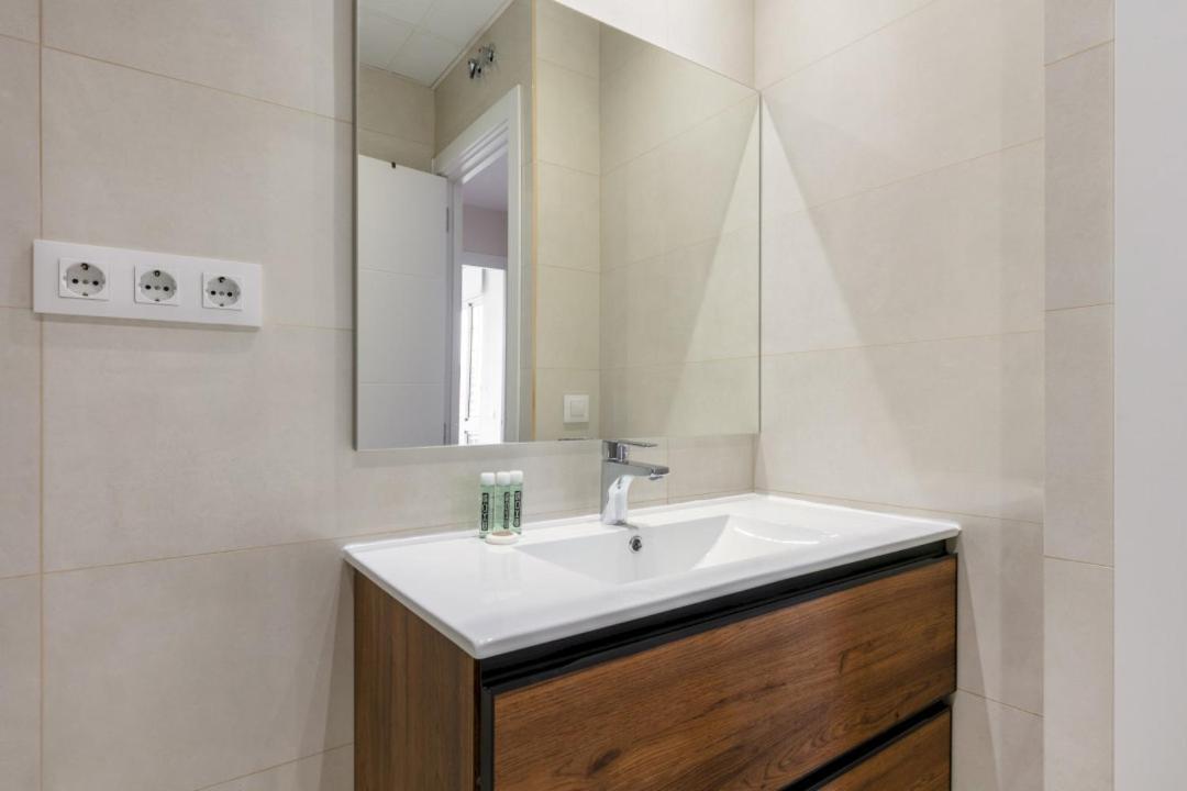 Bright With Views - 2Bd 1Bth- Av America Madrid Bagian luar foto